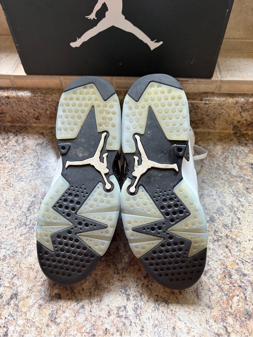Jordan 6 Reverse Oreo - Picture 5 of 6